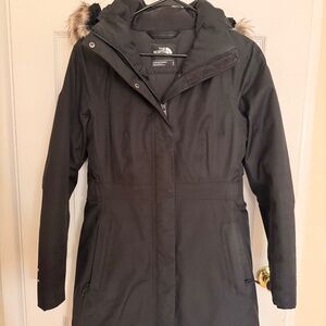 The North Face Women's Artic Parka- Color Black (Size S)